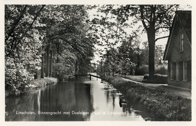 11405 Gezicht op de binnengracht en de Doelelaan op het landgoed Linschoten te Linschoten.  N.B. De gemeente ...